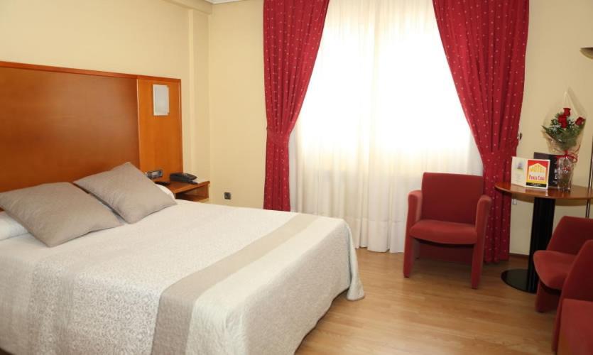 Motel Punta Cana Sigueiro Exteriör bild